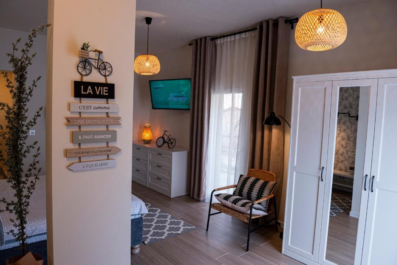 Reghin Guest House Bagian luar foto