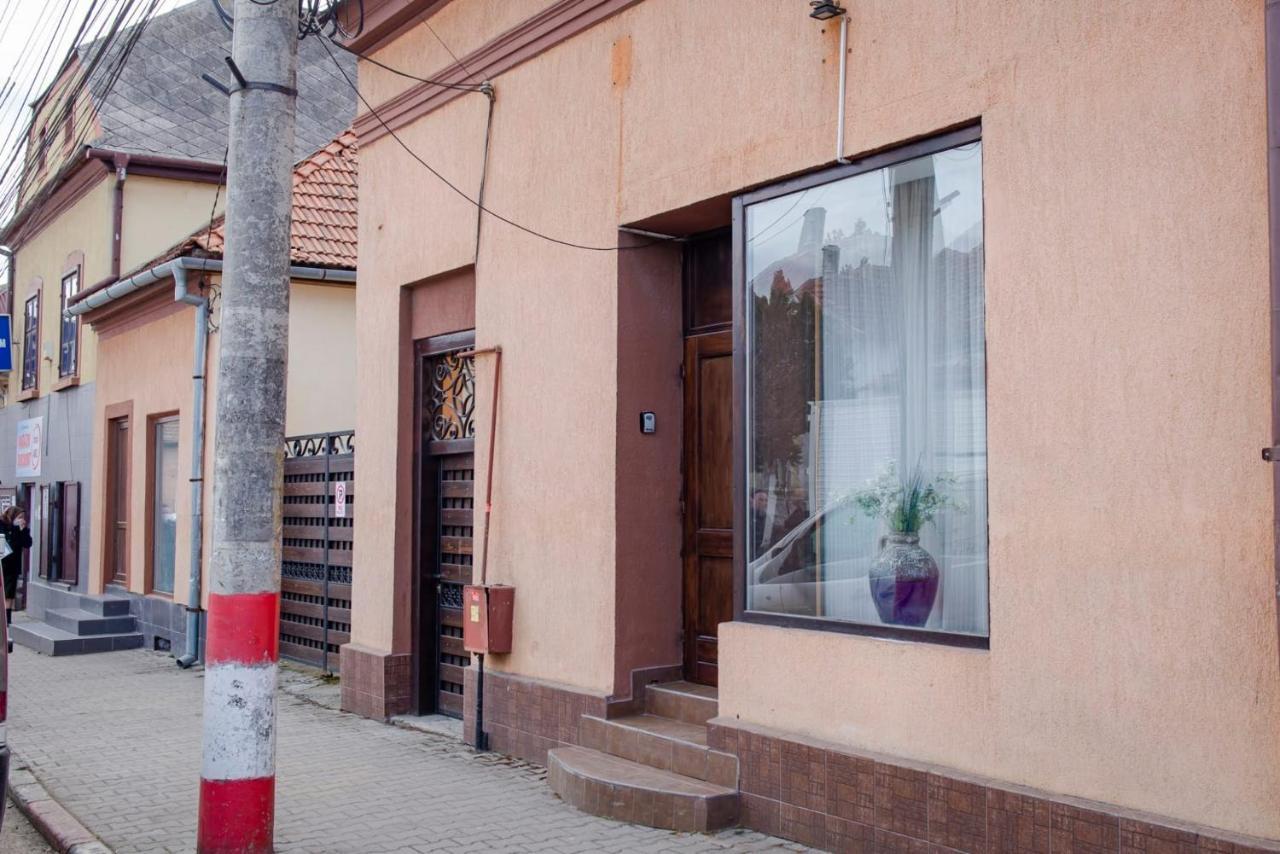 Reghin Guest House Bagian luar foto
