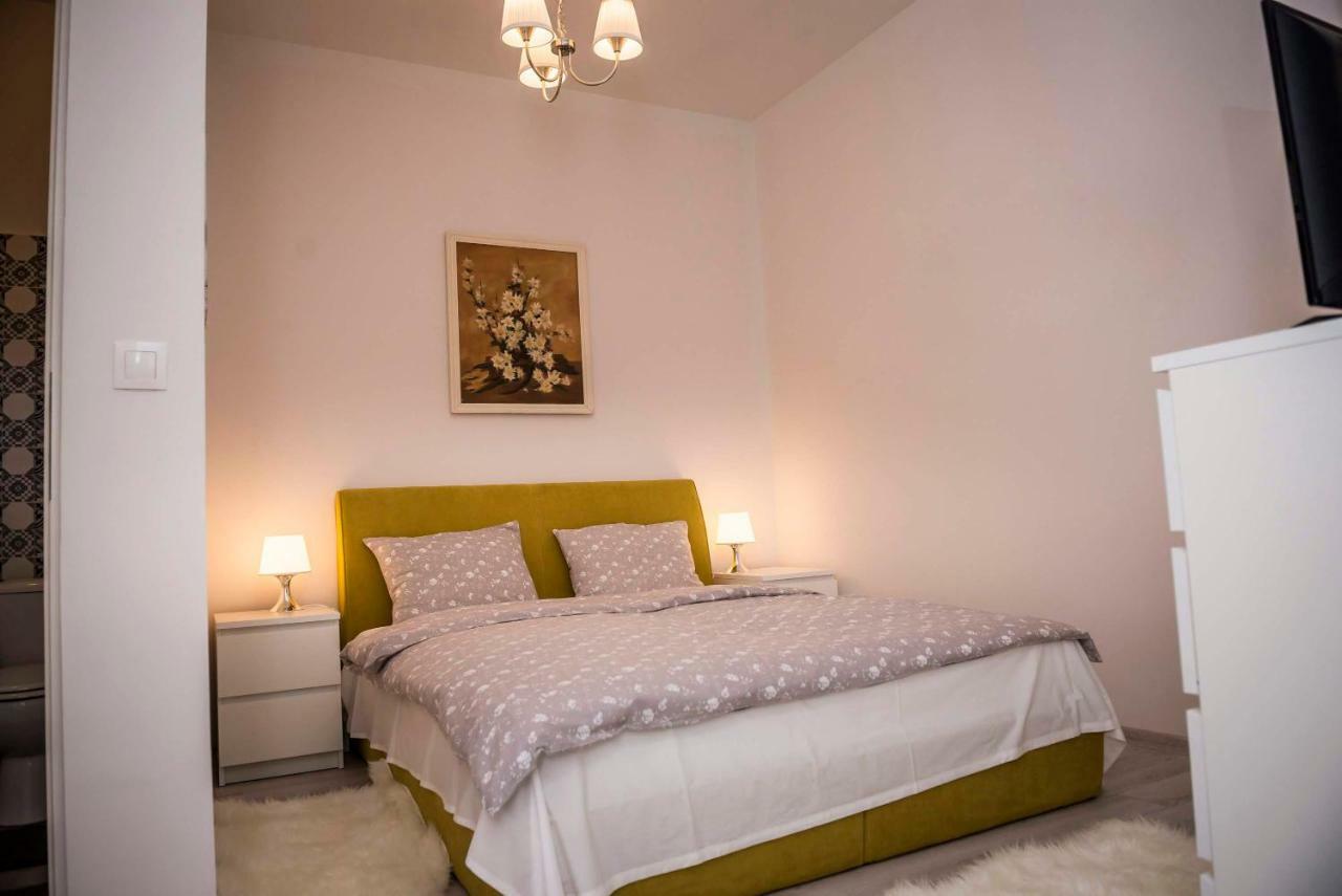 Reghin Guest House Bagian luar foto
